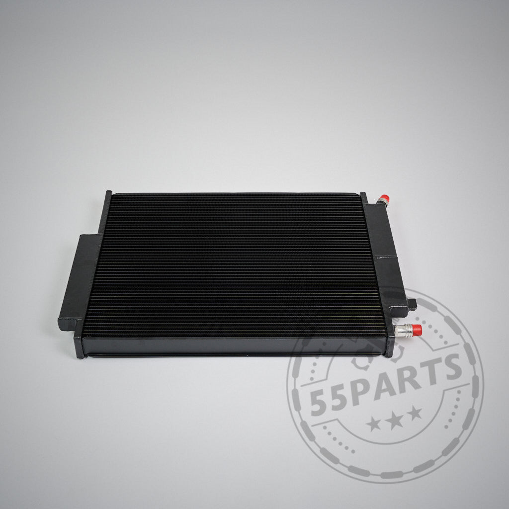 55Parts Upgrade Kühlmittelkühler, passend für BMW G42 M240i, G2x 330i/430i/M340i/M440i, G29 Z4 20i/30i/M40i mit B48 oder B58 Gen 2, in Schwarz auf hellgrauem Hintergrund mit 55Parts Logo-Wasserzeichen.