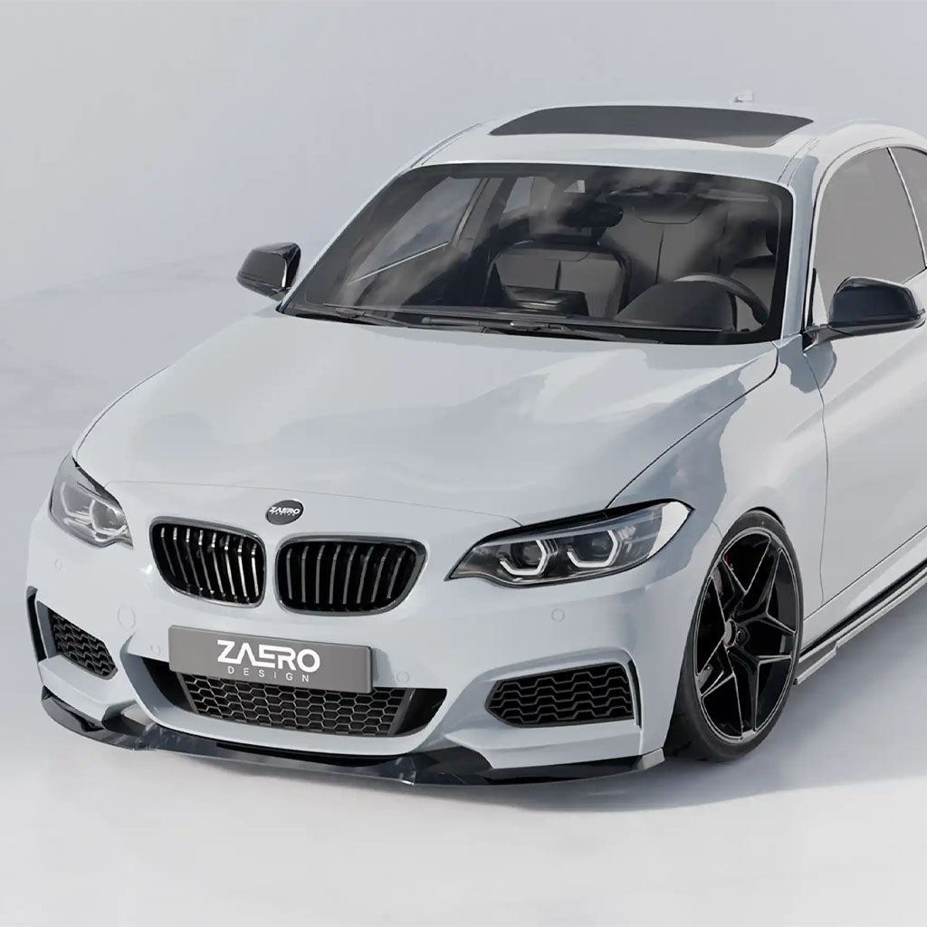 Ein schnittiger weißer Sportwagen mit einer ZAERO Design EVO-1 Frontlippe für BMW F22/F23, schwarze Räder, getönte Scheiben, von vorne links gesehen.
