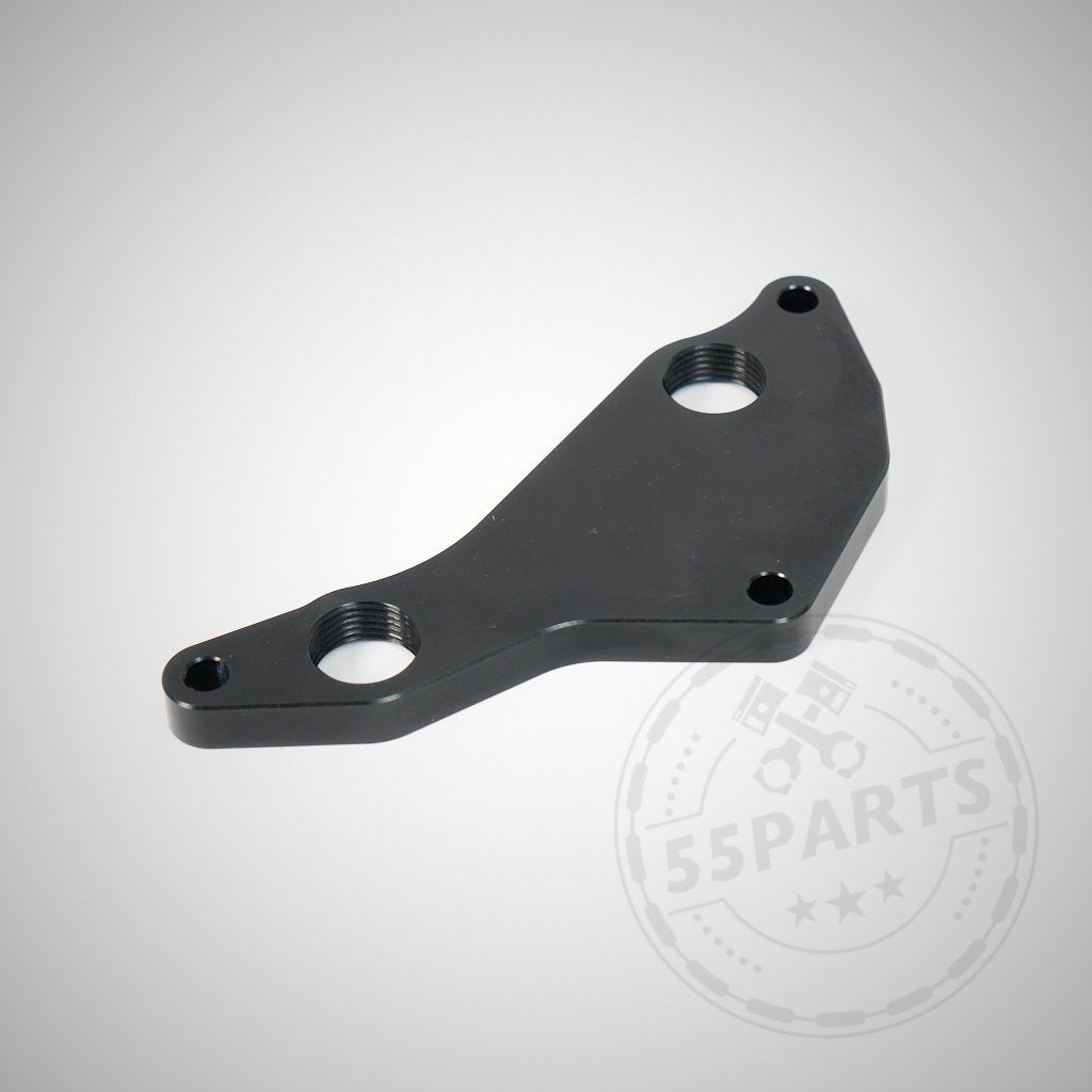 CNC-Thermostat-Löschplatte passend für BMW 135i, 1er M Coupé und 335i(x) N54/N55; schwarze Metallhalterung mit drei Löchern auf hellgrauem Hintergrund mit einem schwachen Wasserzeichen „Rennstrecke Kühlung“.