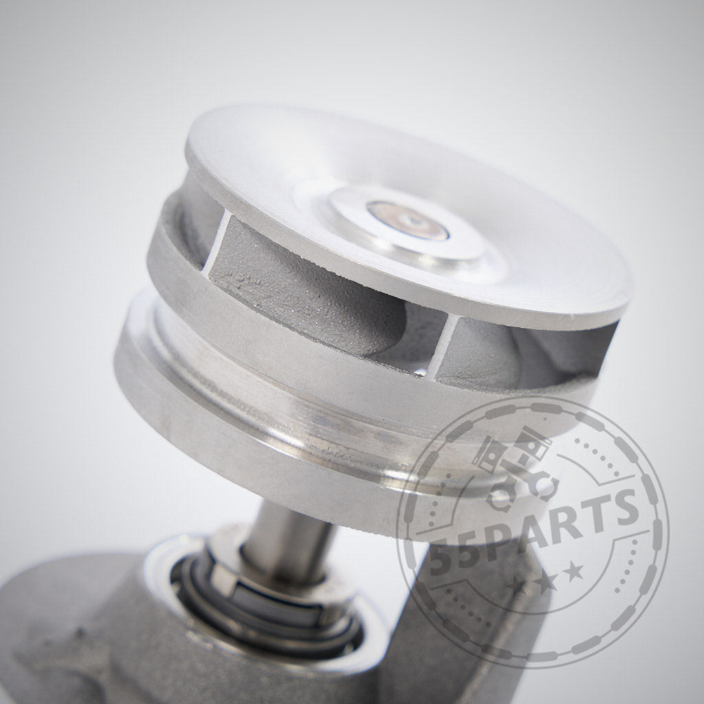 Nahaufnahme eines Metall-Kompressorrades mit Aluminium-Schaufelrad, wie es im BMW GT4 Wasserpumpe für E9x M3 Modelle mit S65 Motor vorgestellt wird.
