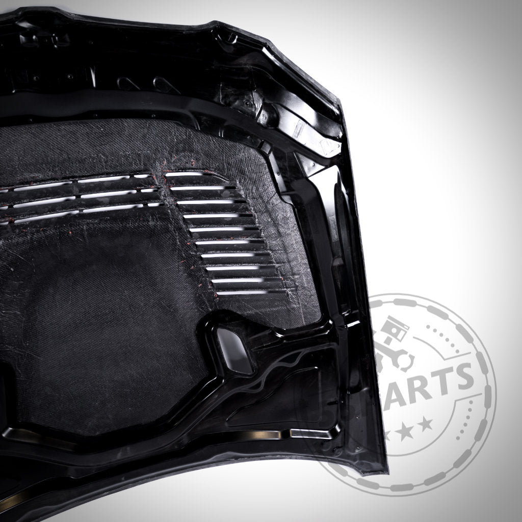 Eine mattgraue Carbon Motorhaube passend für BMW E9x M3 (wahlweise im GTR Look) mit Lufteinlässen steht für Qualität und Service und zeigt unten rechts ein dezentes Wasserzeichen.