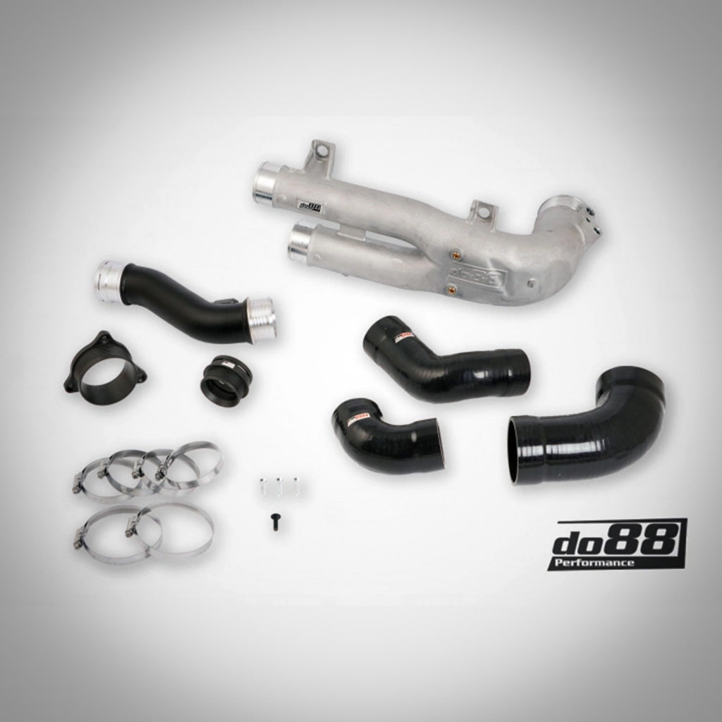 Schwarzes und silbernes do88 Aluminium-Laderohr für BMW G87 M2, G80/G81 M3, G82/G83 M4, F97 X3M, F98 X4M S58 (inklusive Teilegutachten), dargestellt auf hellgrauem Hintergrund mit do88 Performance Logo.