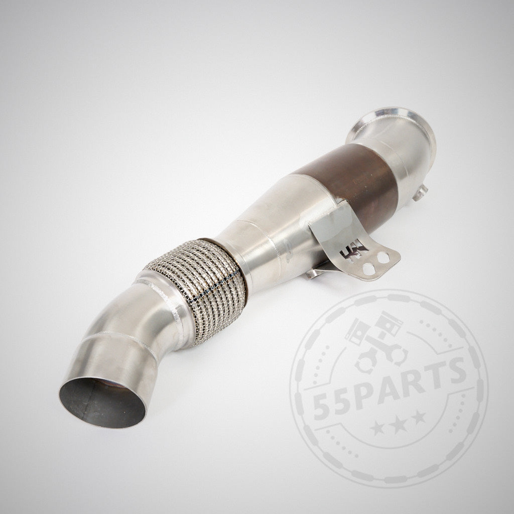 Die 55Parts Special High Flow Downpipe (Euro 6 200 Zeller) von 55Parts & MH Pipes aus Edelstahl mit flexiblem Abschnitt und Halter, passend für BMW M140i-840i, X3/X4/Z4 und Supra B58(TU), ideal fürs Full Bolt On Setup.