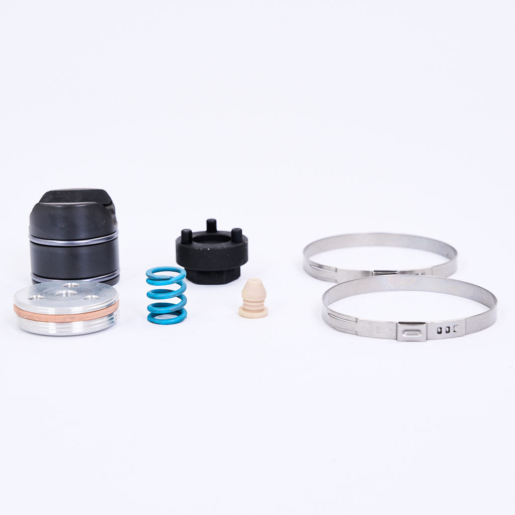 Sieben runde und zylindrische mechanische Teile, darunter das 55Parts Special EPS Druckstück Reparatursatz mit Spezialwerkzeug für BMW 1er, 2er, 3er und 4er F-Serien, übersichtlich angeordnet auf weißem Hintergrund.