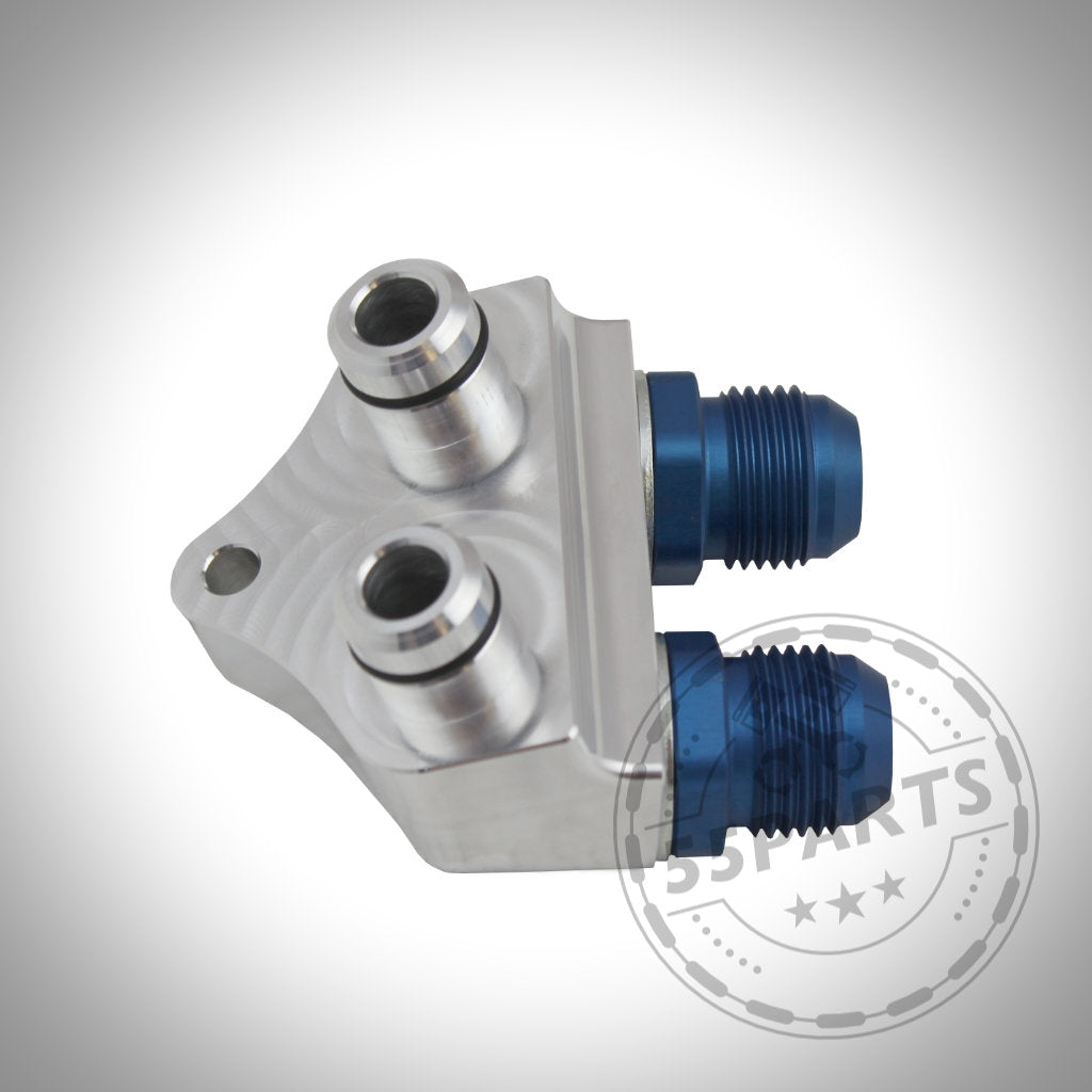 55Parts Exklusiv: Ölkühleradapter für ZF 8HP50 und 8HP70 Dash10. Silberner Metalladapter mit zwei blauen Gewindeanschlüssen, abgebildet auf weiß. Ideal passend für BMW-Kühler oder Getriebeölkühler.