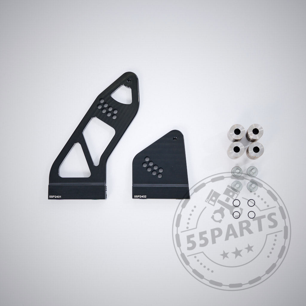 Zwei schwarze Metallbügel und Beschläge auf einer hellen Oberfläche mit dem 55Parts GT4 Carbon Heckspoiler Motorsport, passend für fast alle BMW Modelle inkl. Teilgutachten. Teilegutachten, und einem 55Parts Wasserzeichen sichtbar.