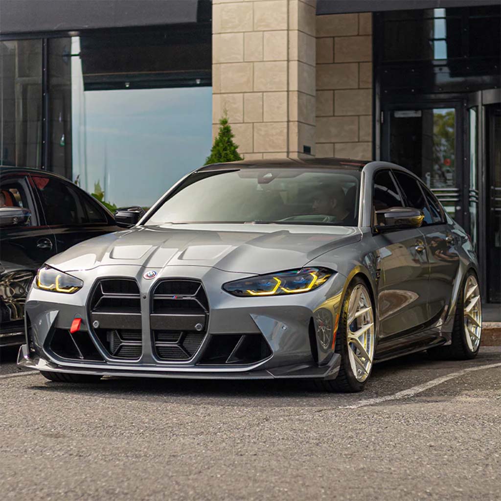 Twistnfix TNF+ CSL Style Carbon Grill passend für BMW M3 (G80/G81) und M4 (G82/G83) inkl. Teilegutachten, mit Doppelniere-Design auf weißem Hintergrund.
