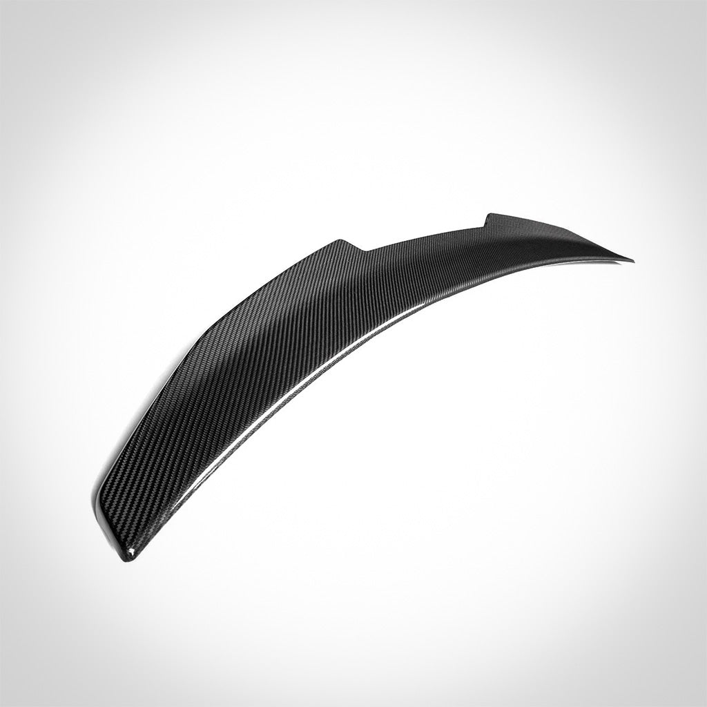 Das Twistnfix TNF+ PSM Performance Carbon Ducktail für BMW M3 (G80)/3er (G20) inkl. Teilegutachten im OEM-Plus-Design ist auf einem schlichten weißen Hintergrund abgebildet.