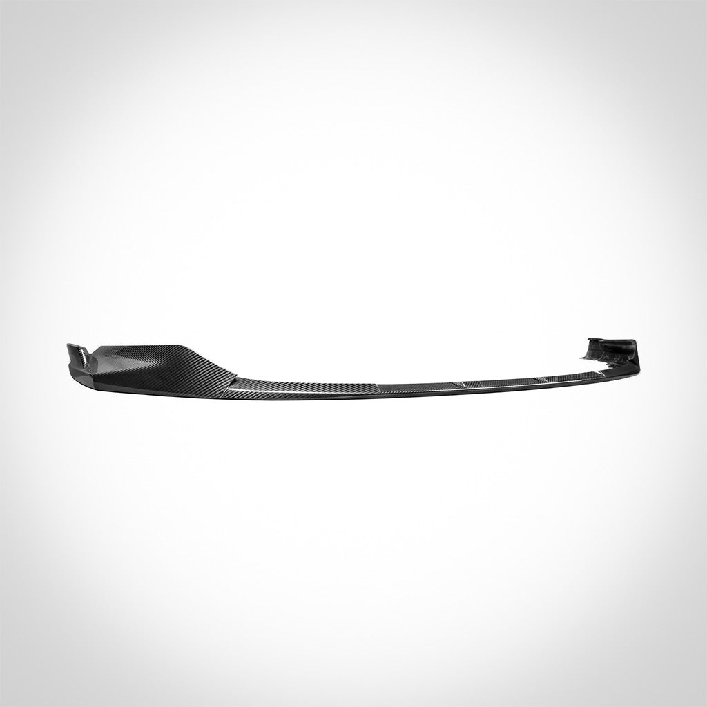 Twistnfix TNF+ Performance Frontspoiler Carbon für BMW M3 (G80/G81) &amp; M4 (G82/G83), inkl. Teilegutachten, abgebildet auf einem einfarbig weißen Hintergrund.