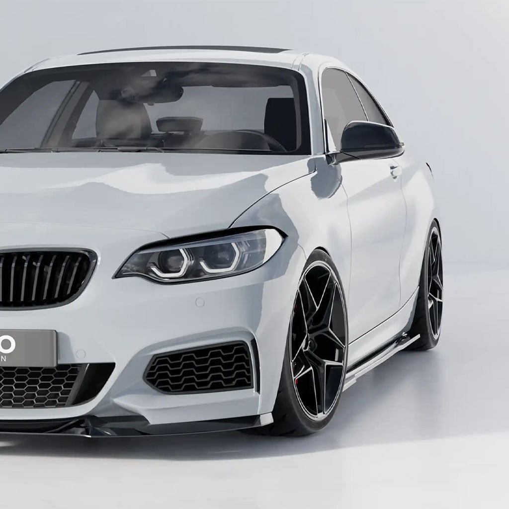 BMW F22 mit ZAERO Design EVO-1 Seitenschweller und Glanz Schwarz Felgen in einer minimalen, hellen Studiokulisse inszeniert.