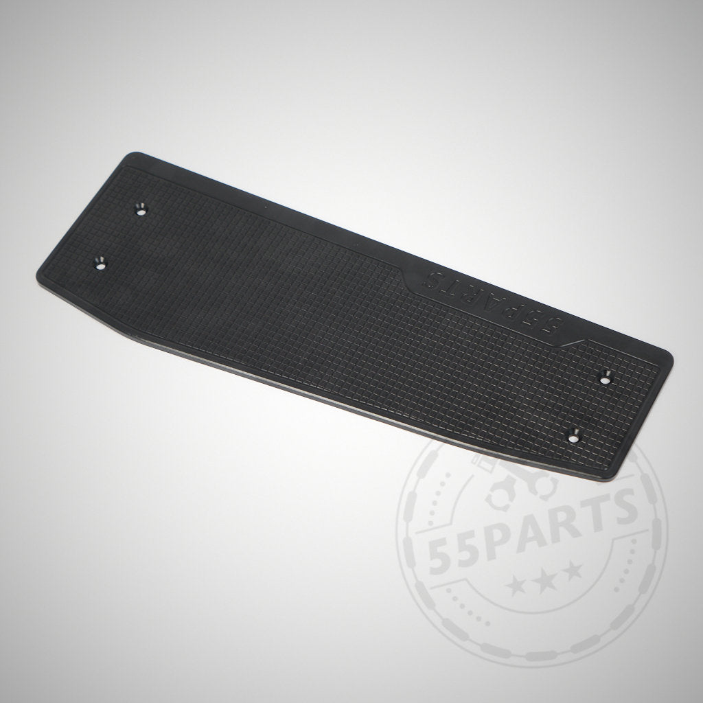 Aluminium-Fußstütze mit 55Parts-Logo, passend für BMW F2x, F3x und F8x Modelle – robustes Design zur stilvollen Aufwertung Ihres Fußraums.