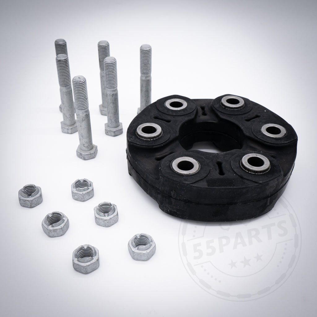 Die 55Parts Hardyscheibe inkl. Einbaumaterial, passend für BMW 135i, 1er M Coupe, 335i N54/N55, mit sechs Schrauben und Muttern auf weißer Oberfläche, gewährleistet OEM-Qualität für Schwungrad-Anwendungen.