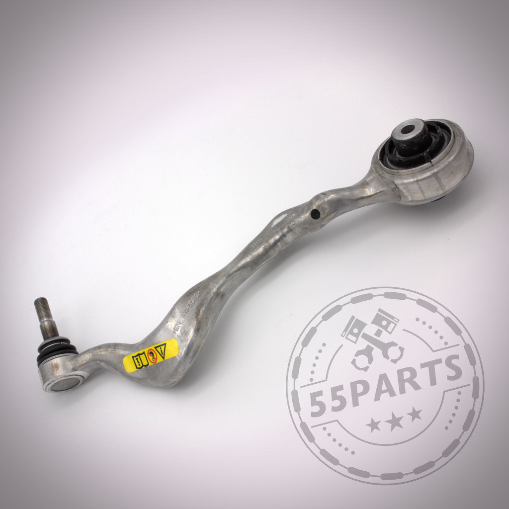 Ein Satz von vier 55Parts M3 Fahrwerkskomponenten (mit NoFlex-Lagern) Zugstrebenlagern passend für BMW 1er E8x, 3er E9x, abgebildet auf hellem Hintergrund mit dem 85PARTS-Logo – ideal für Fahrwerks-Upgrades oder -Modifikationen.