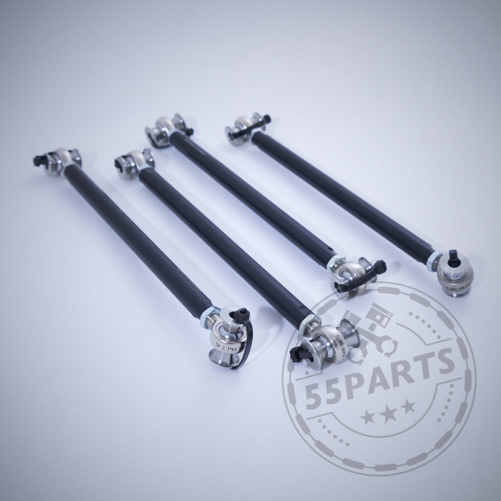 Vier schwarze Metallantriebswellen mit silbernen Gelenken, inspiriert von der BMW Motorsport-Technik, diagonal angeordnet. Mit Designelementen des BMW Motorsport GT4 Uniball Spurlenkers (Querlenker) für die Modelle F8x &amp; G8x M2, M3 und M4.